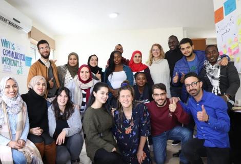 مجموعة من المشاركين  الاجانب والفلسطينين أثناء تدريب المدربين العالمي  في المنتدى العالمي للتدريب -فلسطين في بيت لحم 