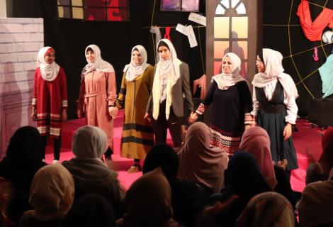 female activists performs theater show reflecting GBV issues in Gaza 