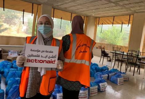 (photo of young women while they were packaging hygiene kits to be distributed on families in home quarantine in the town of Beit Kahel and Halhoul under AAP’s emergency to the second wave of the outbreak of COVID-19 in Hebron Governorate)  