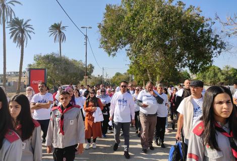 صورة لمئات المشاركين الفلسطينيين الذين شاركوا في مسار إمشي للحرية في مدينة أريحا بمناسبة اليوم العالمي للتضامن مع الشعب الفلسطيني -الضفة الغربية -فلسطين حقوق الطبع محفوظة لمؤسسة أكشن إيد-فلسطين  لعام 2021 . 