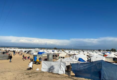 صورة لمخيمات  النزوح في محافظة رفح أثناء التصعيد العسكري ضد قطاع غزة خلال عام 2023\2024 