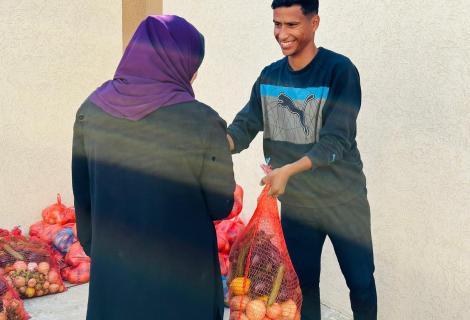 Distributing vegetable baskets to displaced families in the Gaza Strip