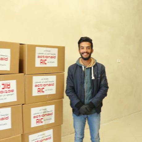 خالد الشيح أحد أعضاء المجموعات  الشبابية لمؤسسة آكشن ايد- فلسطين الذي تطوع في أعمال التأهب والاستجابة  لمواجهة فيروس كورونا المستجد كوفيد- 19 في مدينة بيت لحم في جنوب الضفة الغربية 