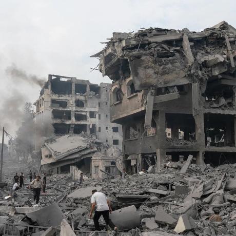 صورة لأثر للدمار الناجم عن الغارات الإسرائيلية خلال التصعيد الإسرائيلي على قطاع غزو لعام 2023