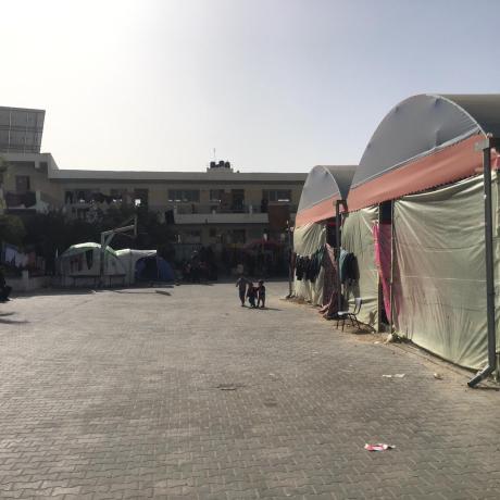 صورة لاحدى مراكز الايواء في جنوب قطاع غزة خلال التصعيد العسكري على قطاع غزة خلال عام 2023 