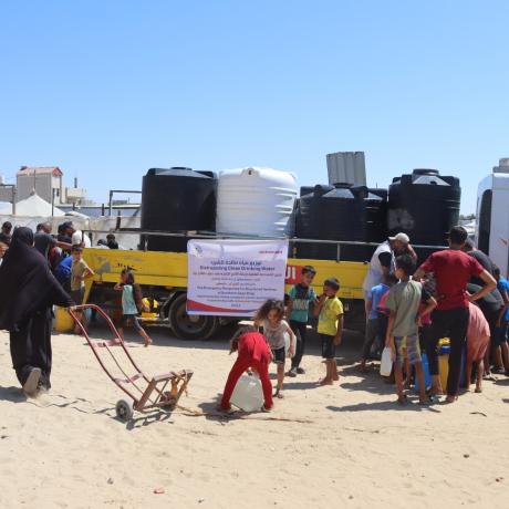 Photo for distributing drinking water through emergency response in Gaza Strip 2024 