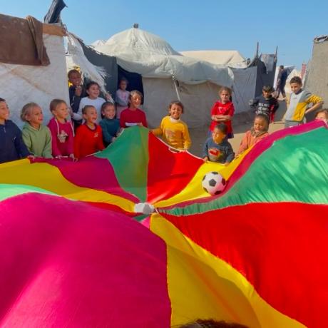 صورة لأطفال من قطاع غزة أثناء تلقيهم أنشطة الدعم النفسي والاجتماعي -غزة 2024 