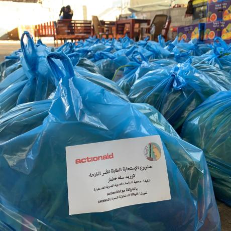 Distributing vegetables to displaced families