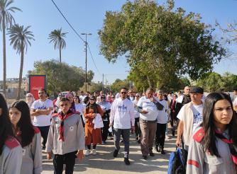 صورة لمئات المشاركين الفلسطينيين الذين شاركوا في مسار إمشي للحرية في مدينة أريحا بمناسبة اليوم العالمي للتضامن مع الشعب الفلسطيني -الضفة الغربية -فلسطين حقوق الطبع محفوظة لمؤسسة أكشن إيد-فلسطين  لعام 2021 . 