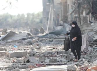 2023 صورة لإمرأة  من قطاع غزة خلال التصعيد الاسرائيلي  على قطاع غزة  خلال   شهر تشرين الأول لعام 