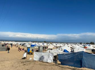 صورة لمخيمات  النزوح في محافظة رفح أثناء التصعيد العسكري ضد قطاع غزة خلال عام 2023\2024 